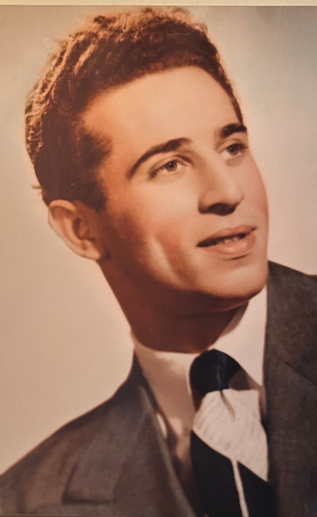 Young Eli Hanover in a yellow jacket